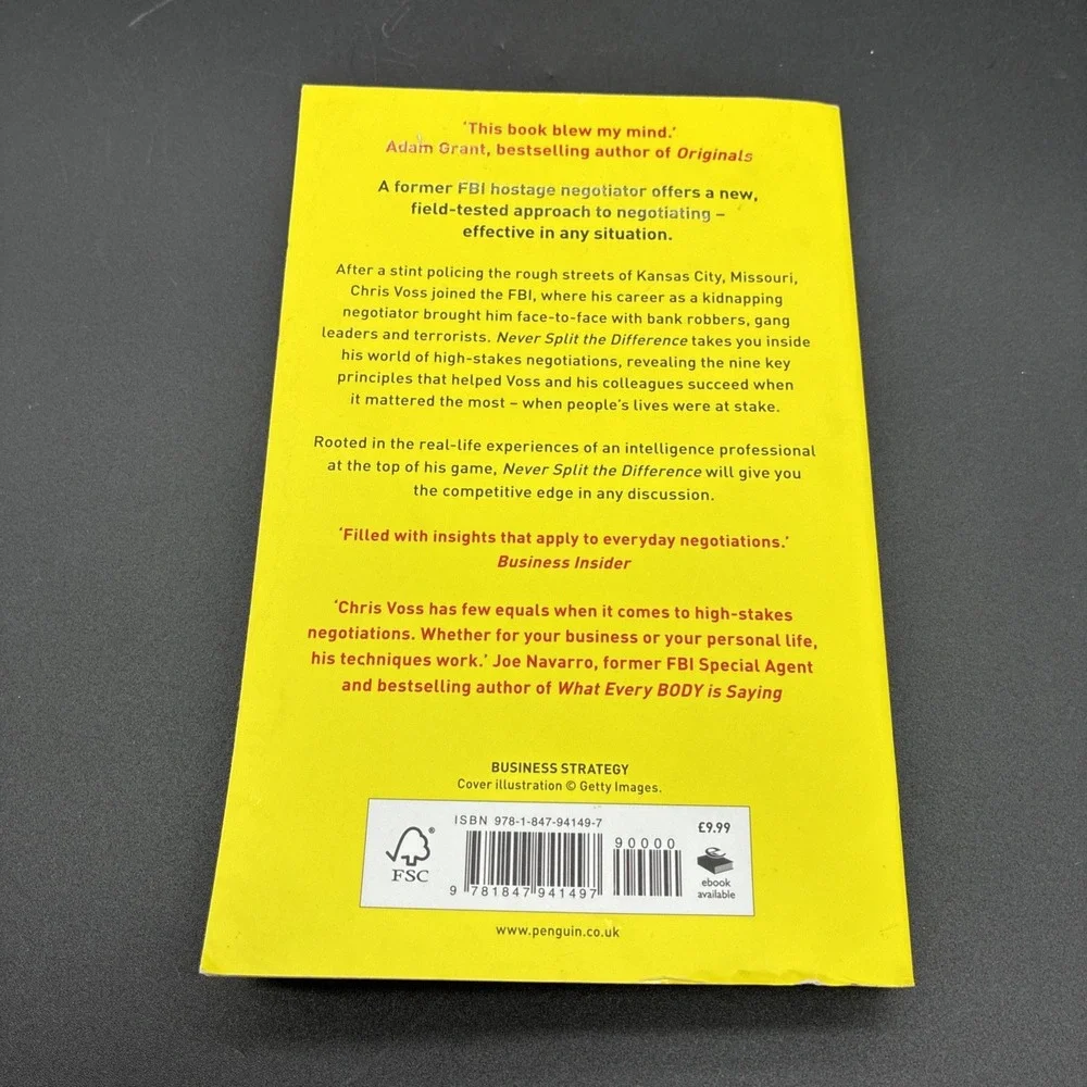 Never Split the Difference Chris Voss Tahl Raz Negotiation Business Paperback